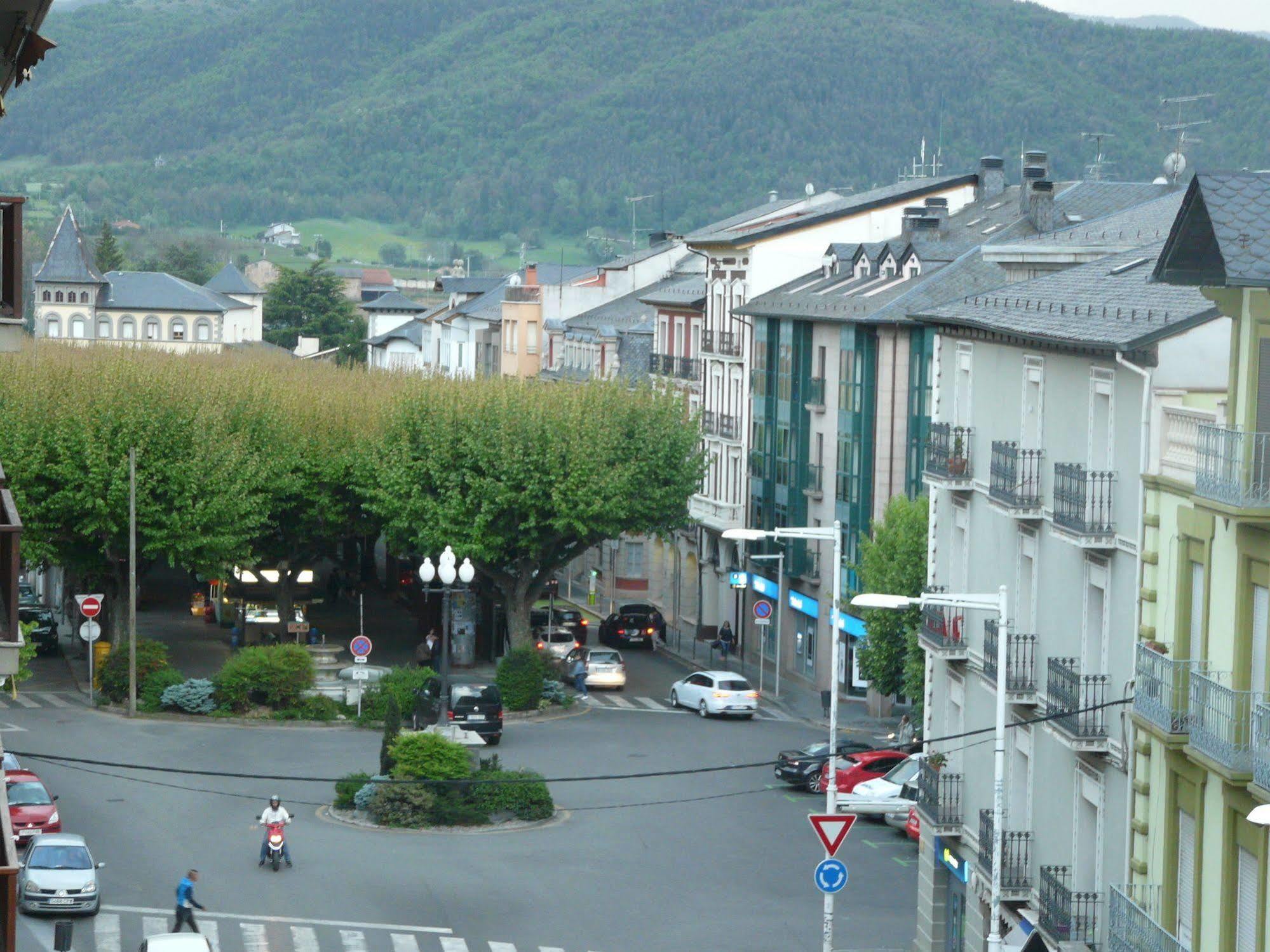 Hotel Nice La Seu d'Urgell Kültér fotó