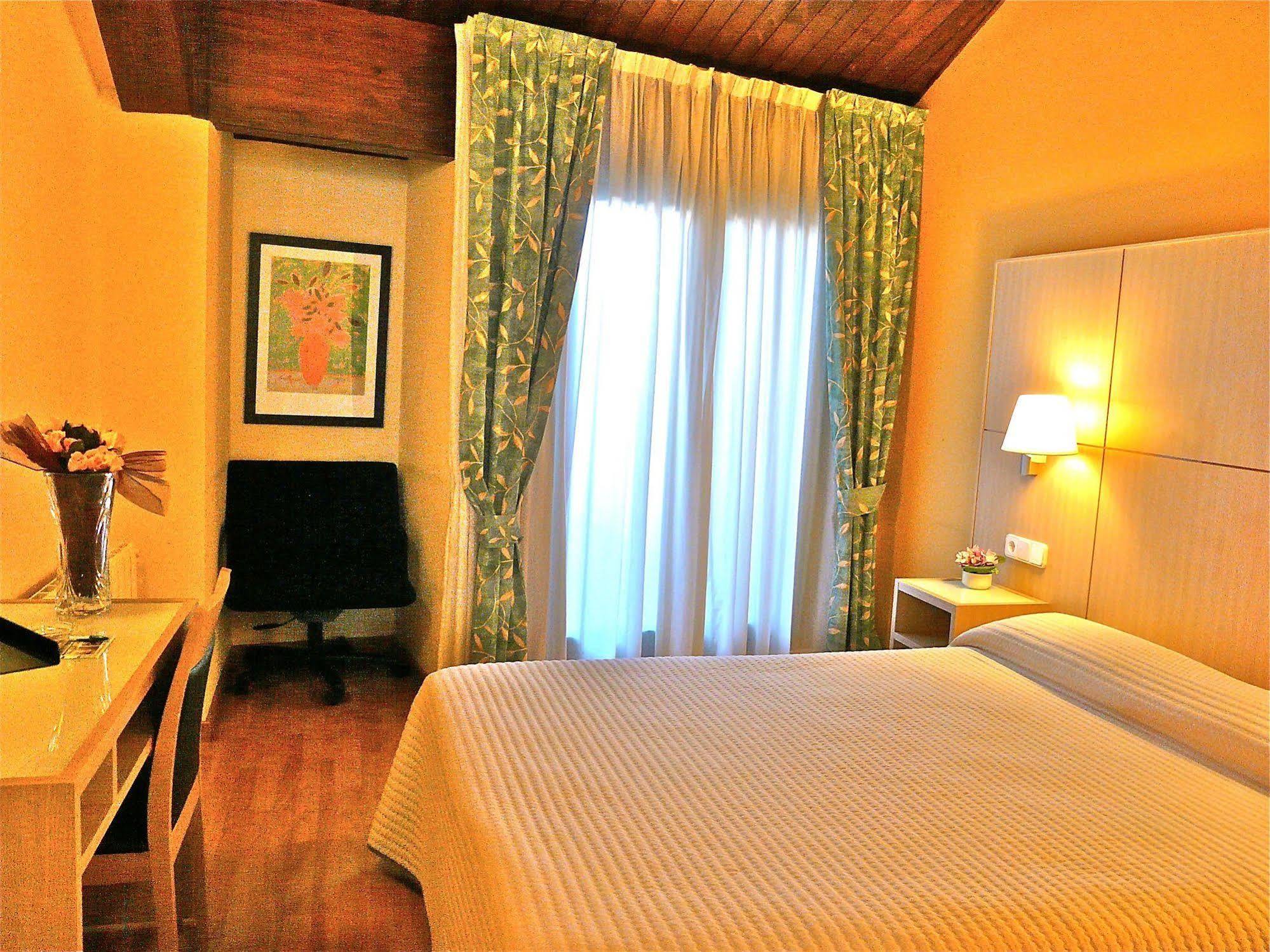 Hotel Nice La Seu d'Urgell Kültér fotó