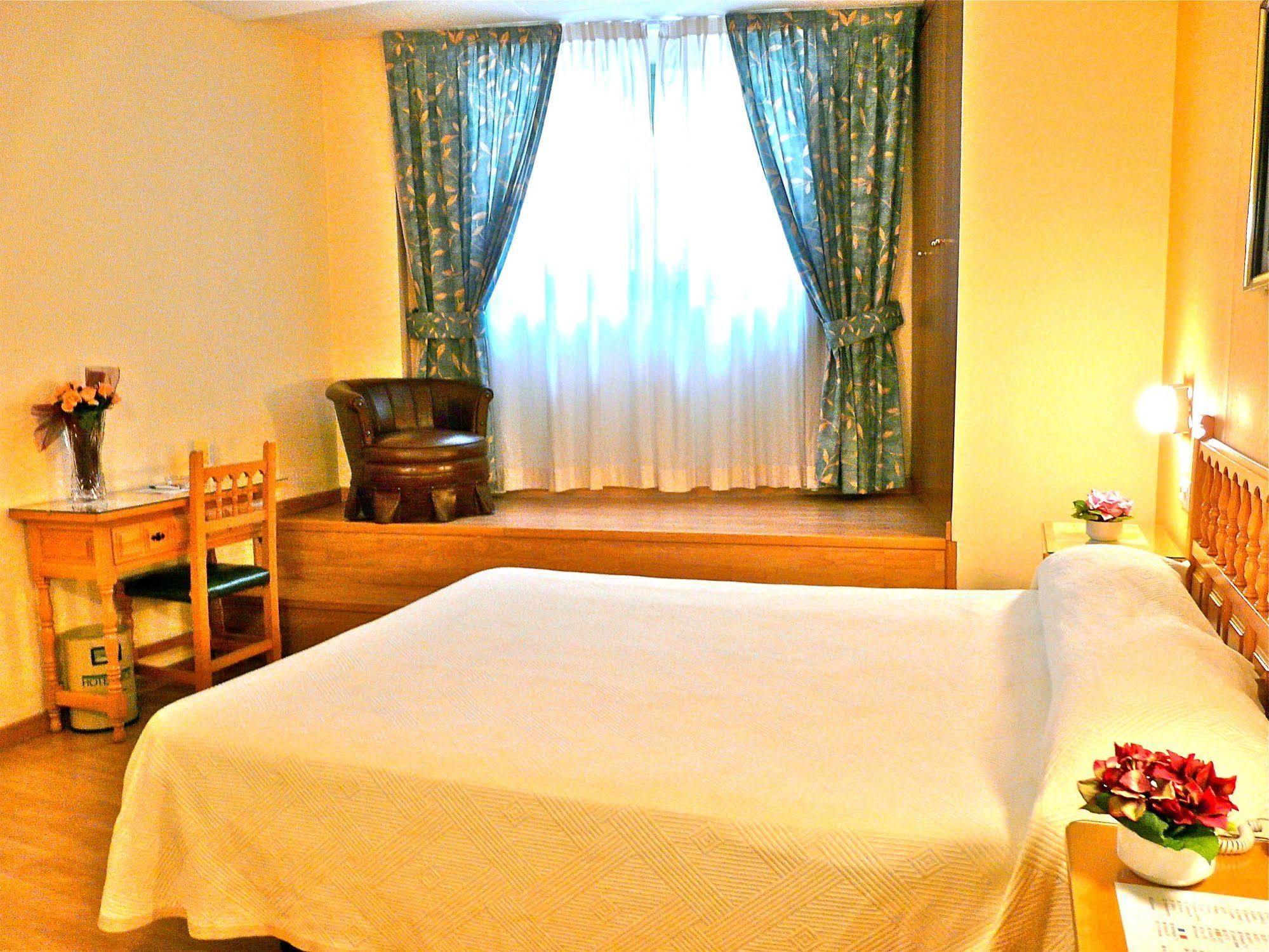 Hotel Nice La Seu d'Urgell Kültér fotó